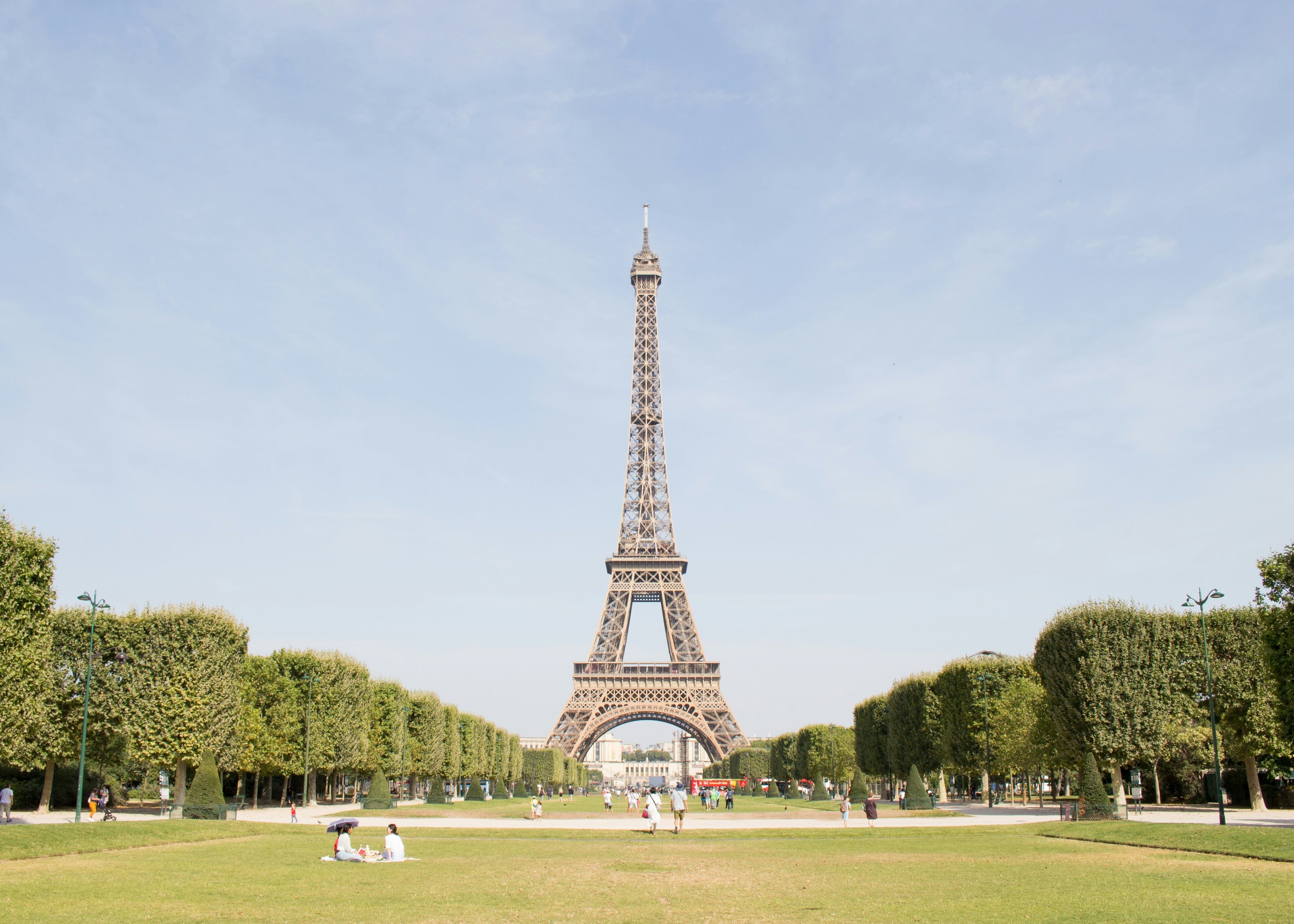 Eiffel Tower & Versailles Palace Guided Tour Small Group - Imagen 2
