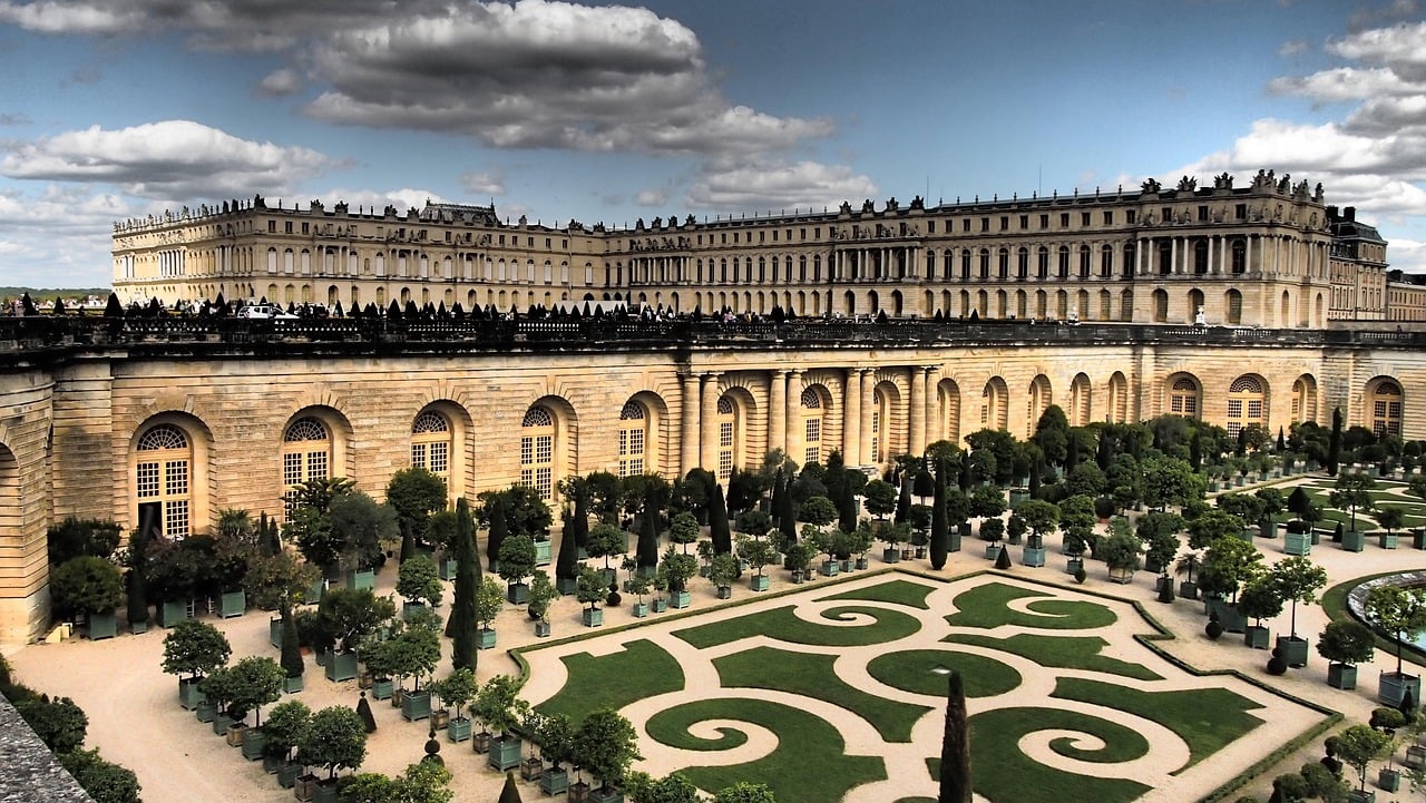 Eiffel Tower & Versailles Palace Guided Tour Small Group - Imagen 3