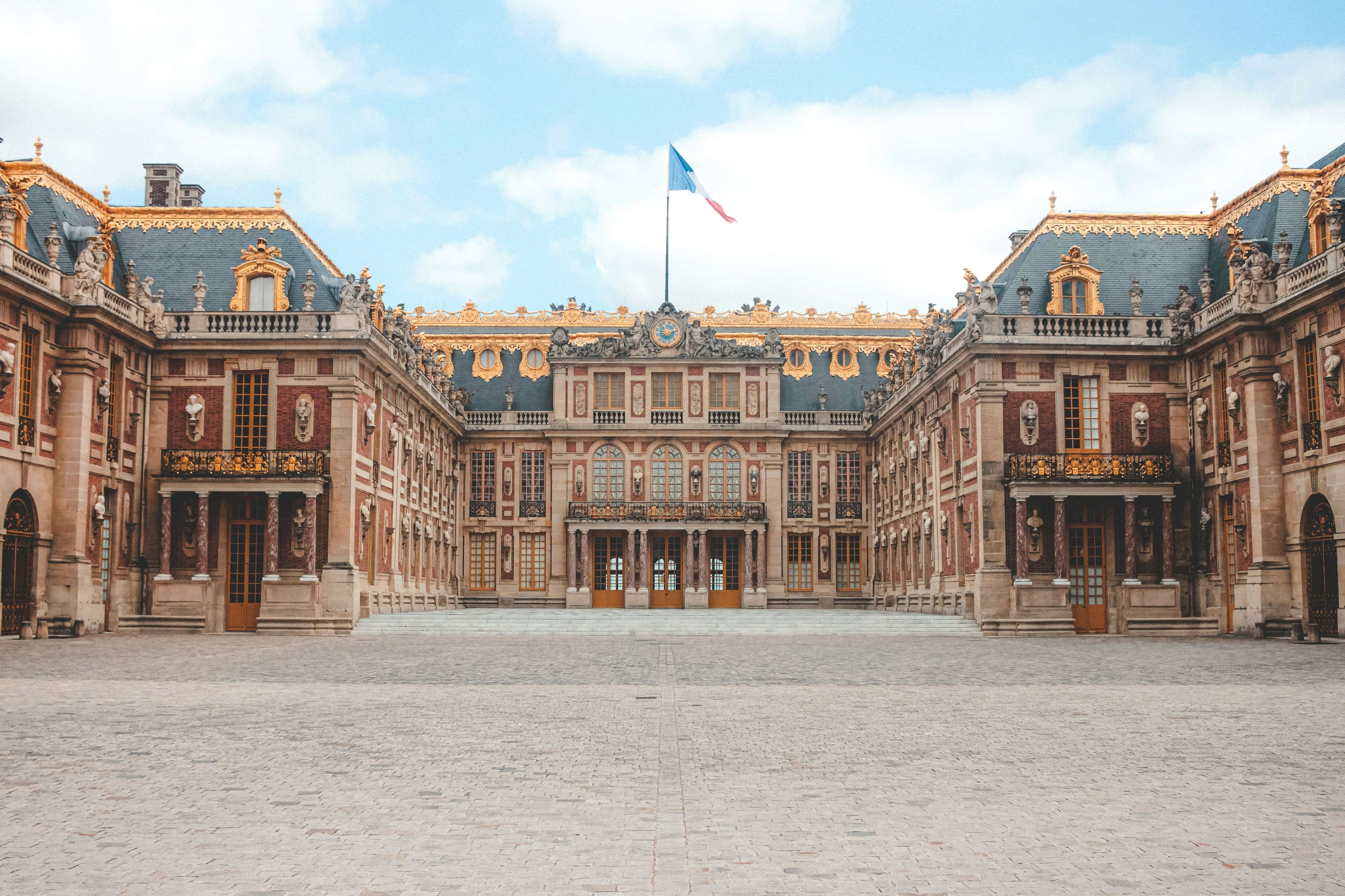 Eiffel Tower & Versailles Palace Guided Tour Small Group - Imagen 4