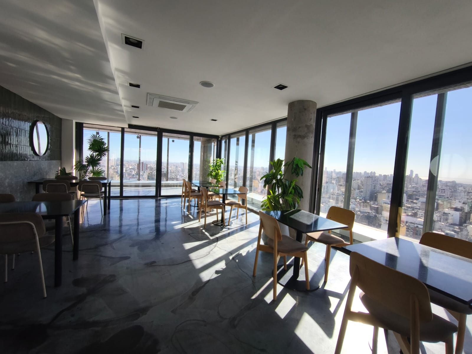 Almoço no terraço do Olympo SkyBar com vista panorâmica de 360 graus de Buenos Aires - Imagen 2
