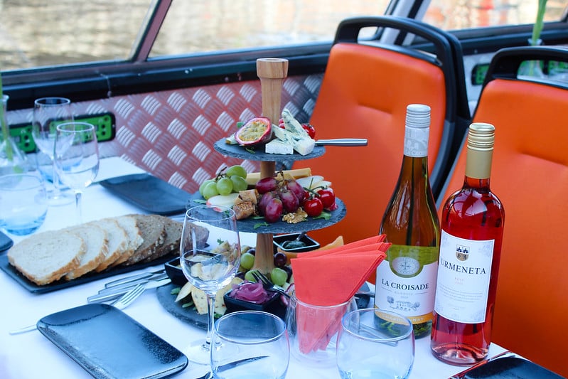Crucero por los canales con quesos y vinos - Imagen 2