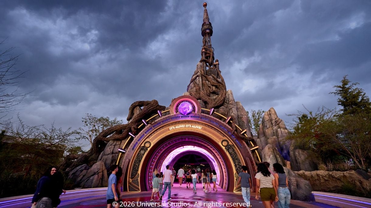 3-Day Park-to-Park WITH Volcano Bay + 2 Days Free Promotional Ticket - Imagen 3