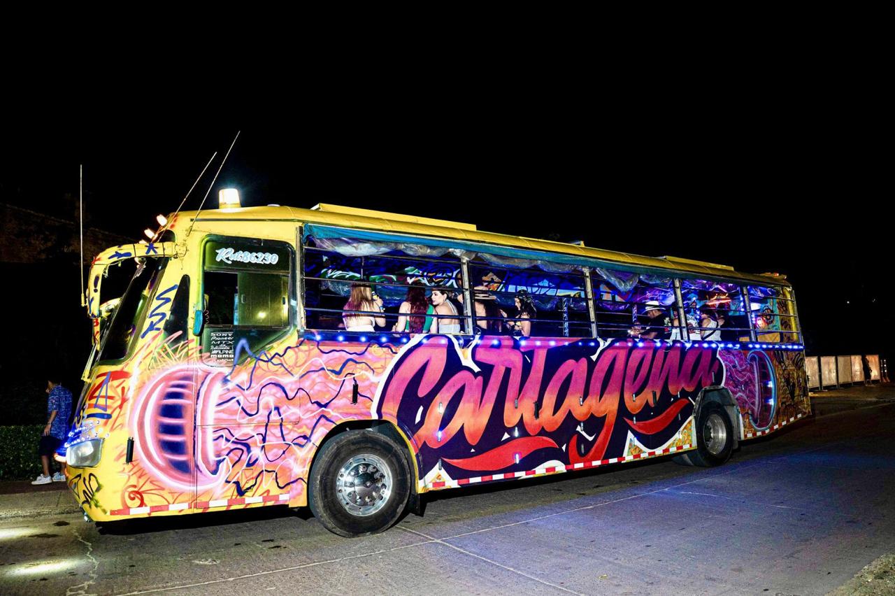 Party bus premium con entrada a discoteca - Imagen 3