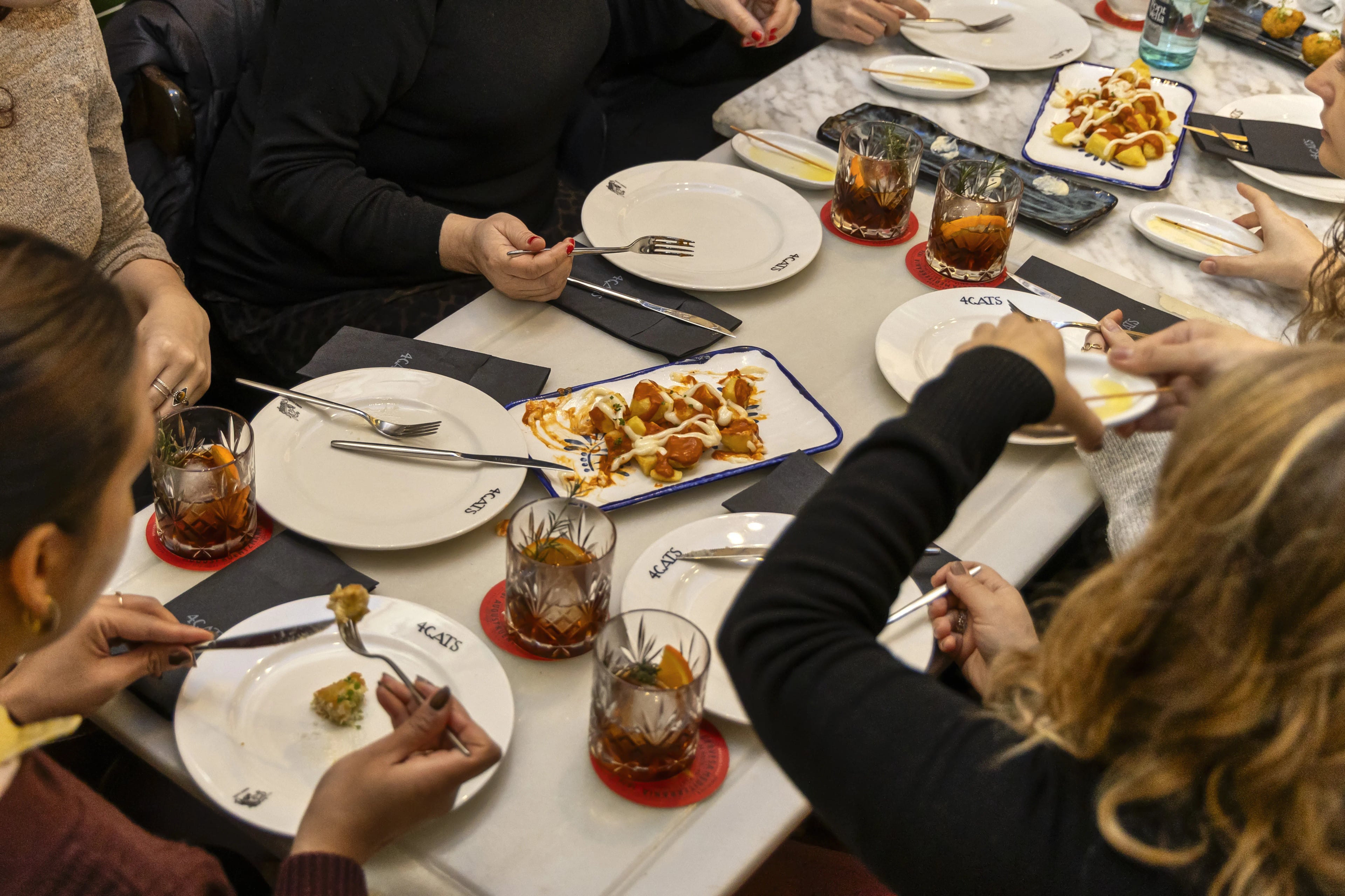 Tapas and Wine Tour in the Historic Centre - Imagen 3