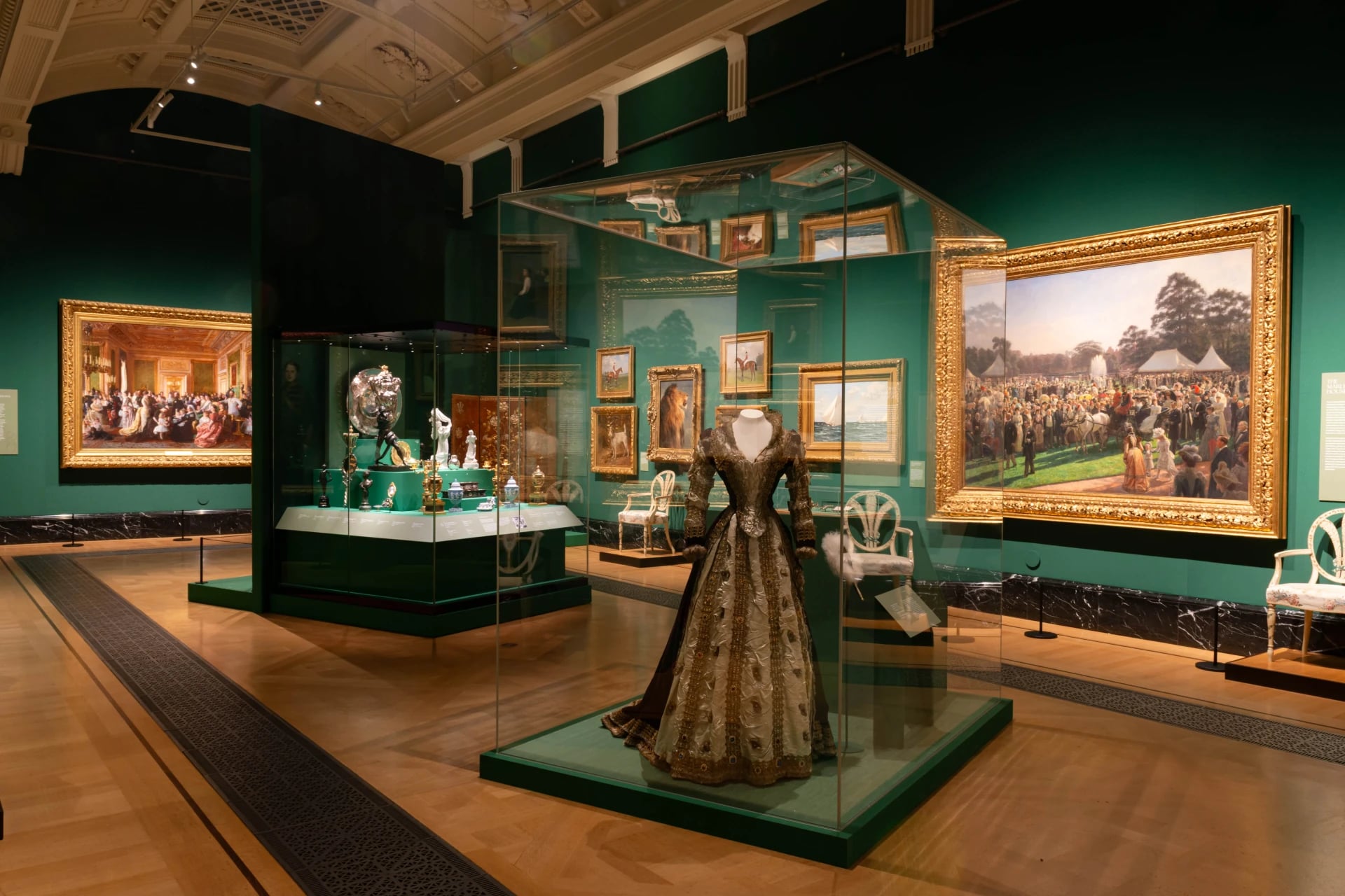 King's Gallery with Royal Walking Tour - Imagen 4