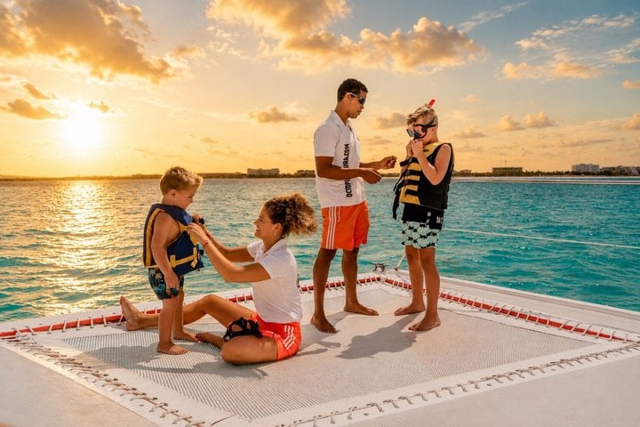 Catamarã ao pôr do sol com bar aberto - Imagen 2