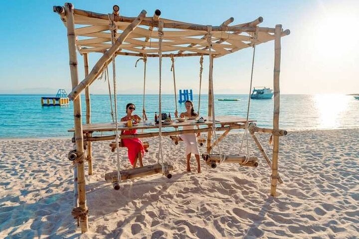 Snorkel y buceo en barco en Hurghada - Imagen 2