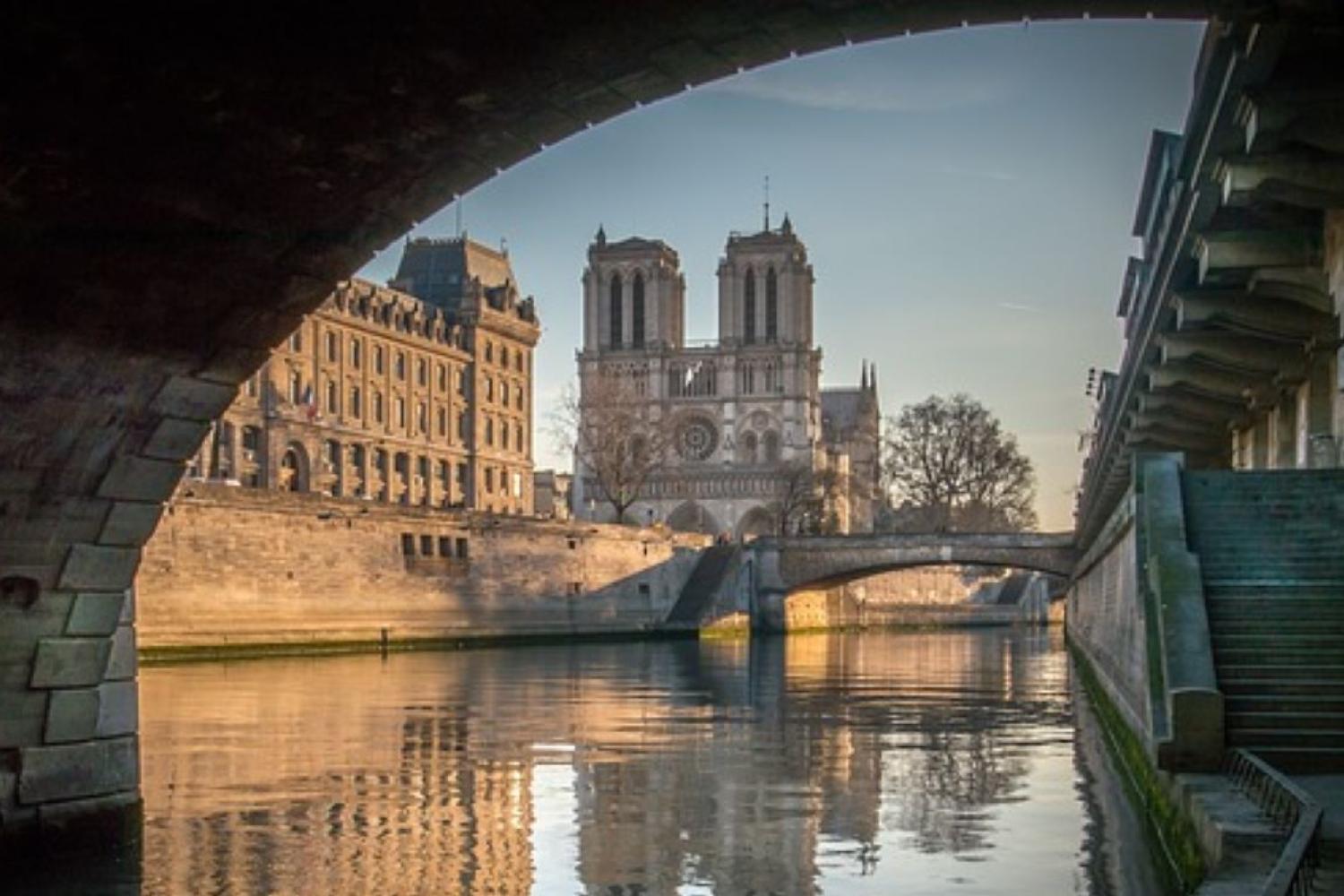 Notre Dame: District Tour and Audioguide - Imagen 4