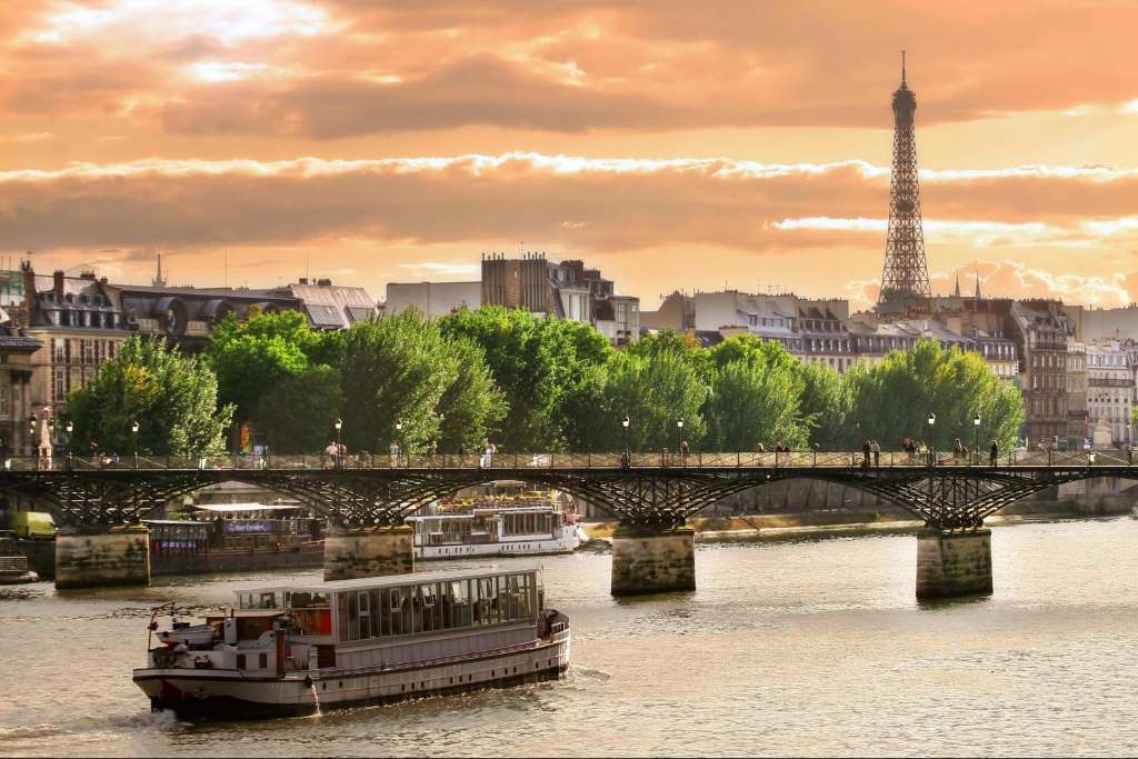 Torre Eiffel, audioguía y crucero en el Sena - Imagen 3