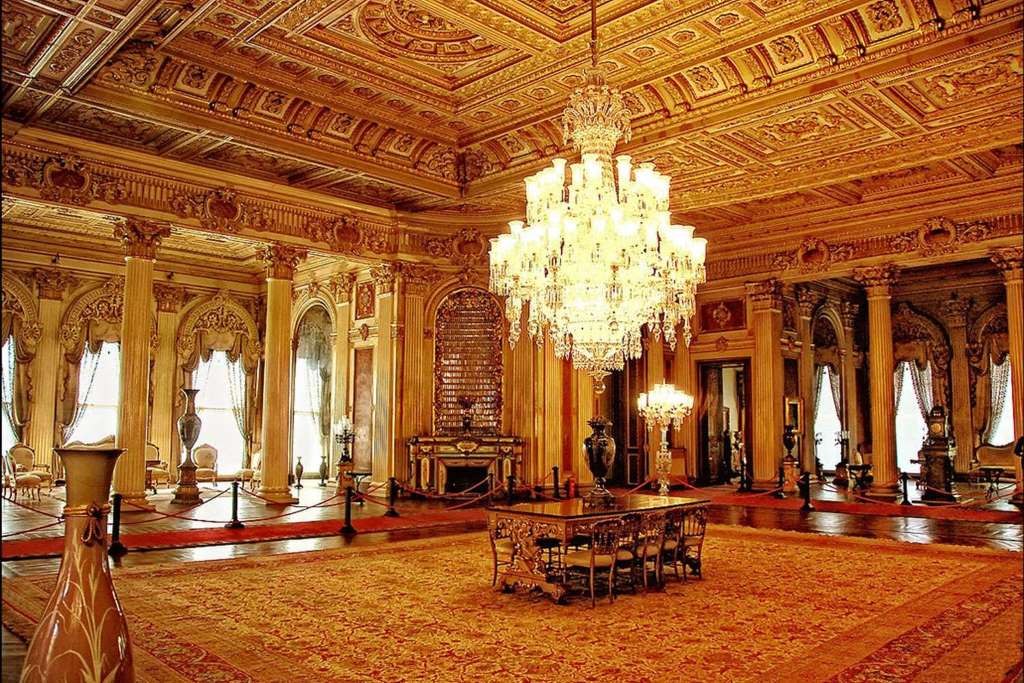 Dolmabahce Palace and Two Continents - Imagen 3