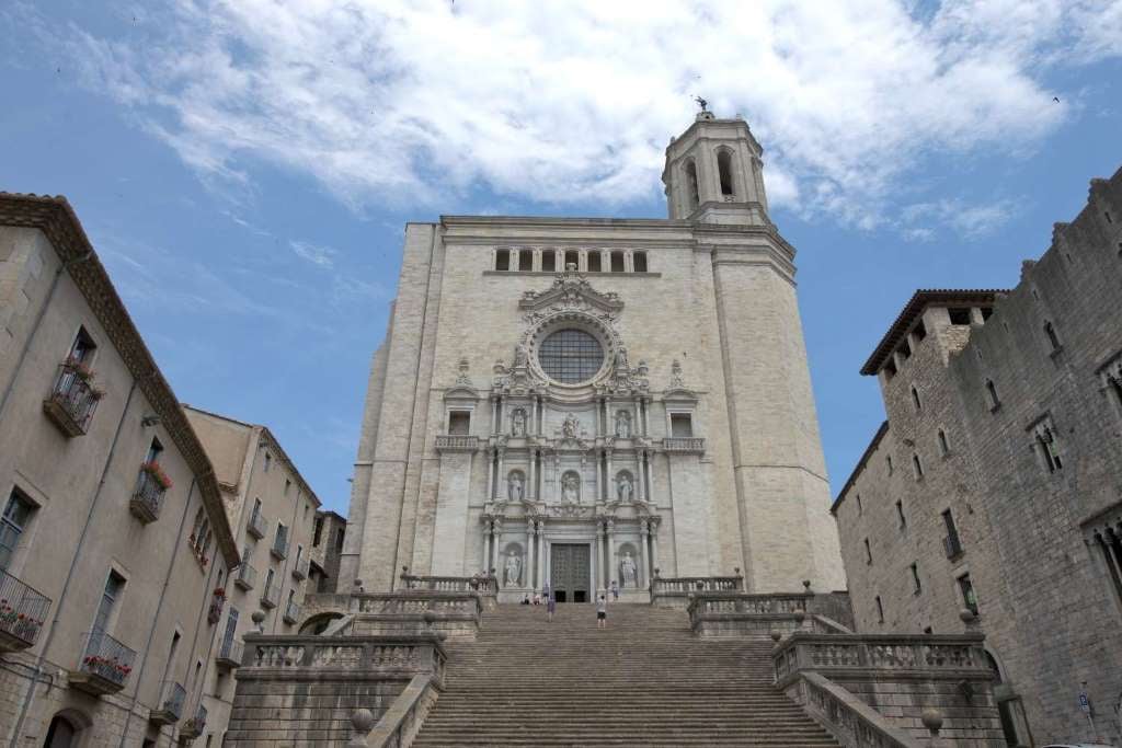 Ciudad medieval de Girona desde Barcelona - Imagen 3