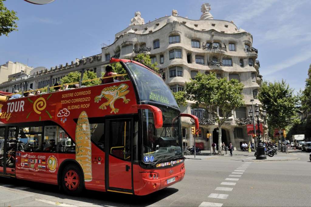 Barcelona City Tour: bus Hop on Hop off - Imagen 2
