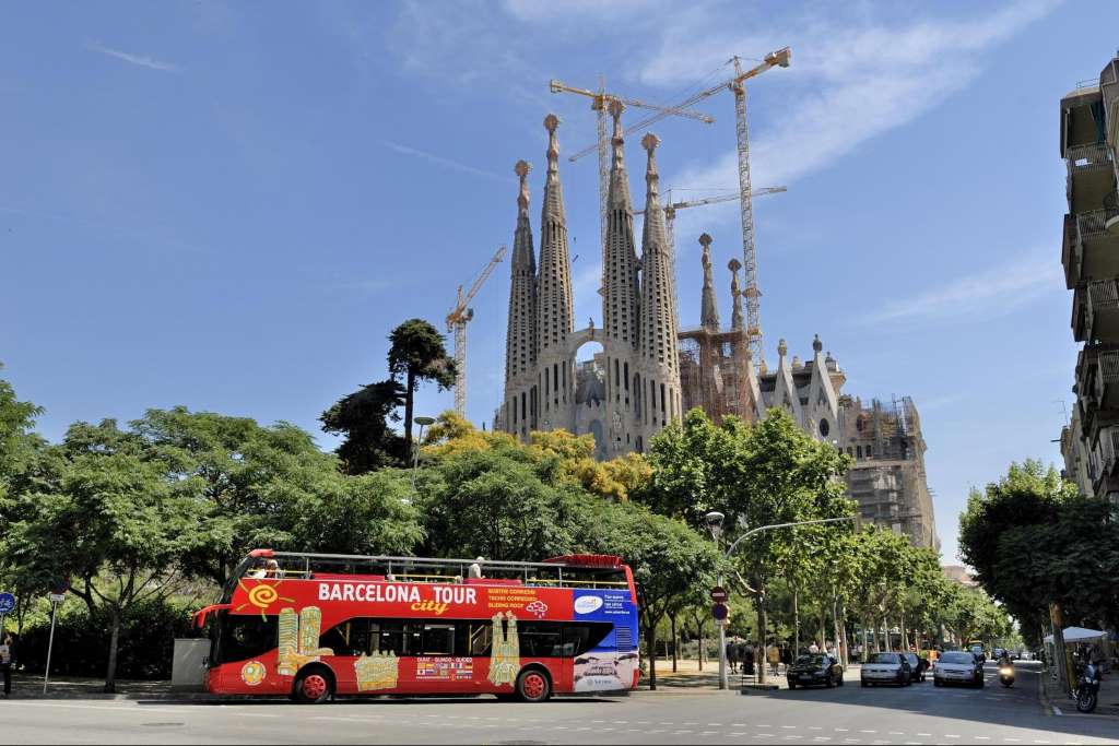 Barcelona City Tour: bus Hop on Hop off - Imagen 3