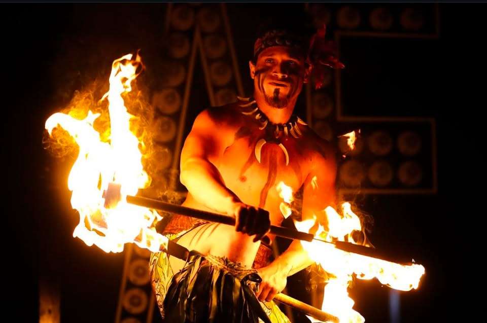 Luau polinésio de fogo com jantar e show - Imagen 2