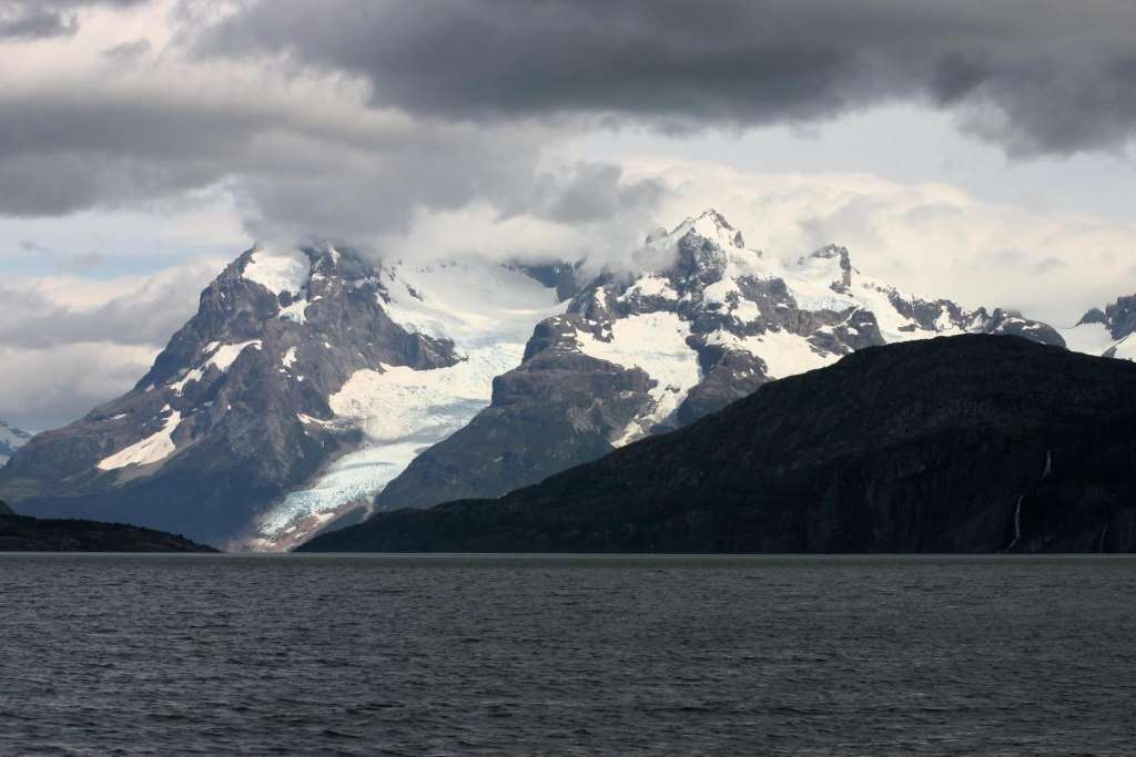 Montes Balmaceda y glaciar Serrano - Imagen 2