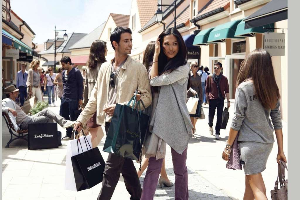 Shopping at La Vallée Village Outlet - Imagen 3