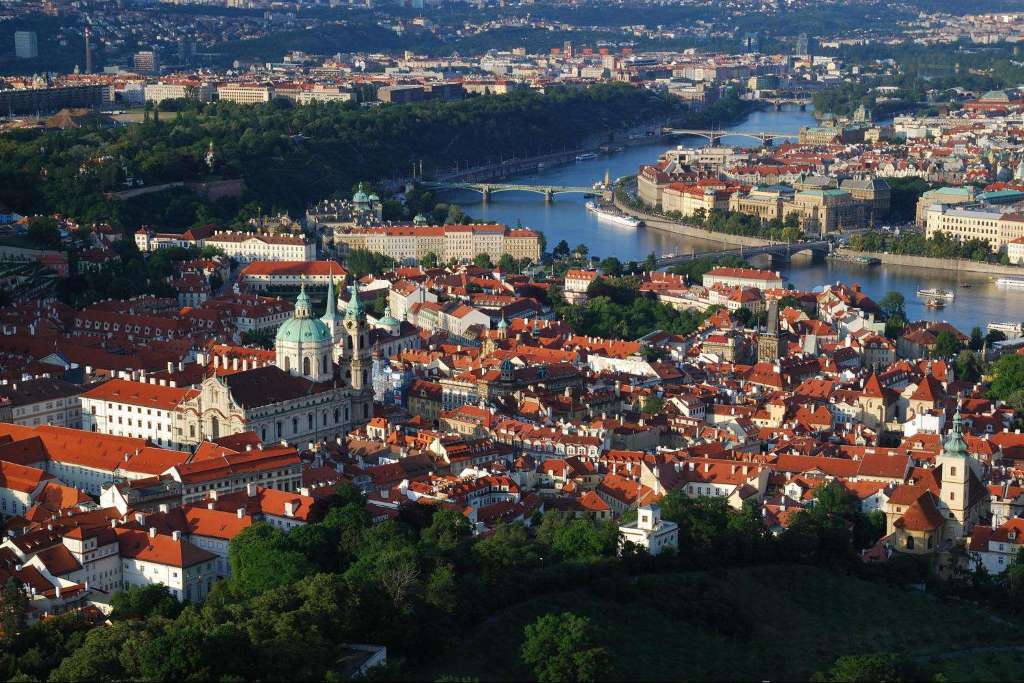 Praga día completo con crucero y almuerzo - Imagen 2