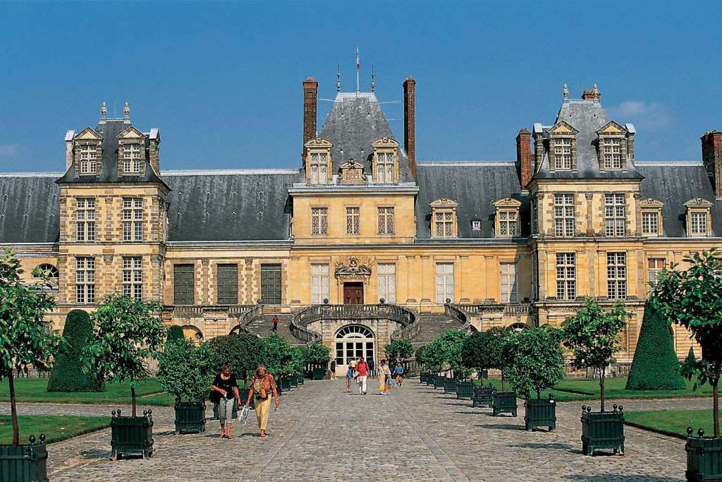 Fontainebleau and Vaux-le-Vicomte Day Trip - Imagen 1