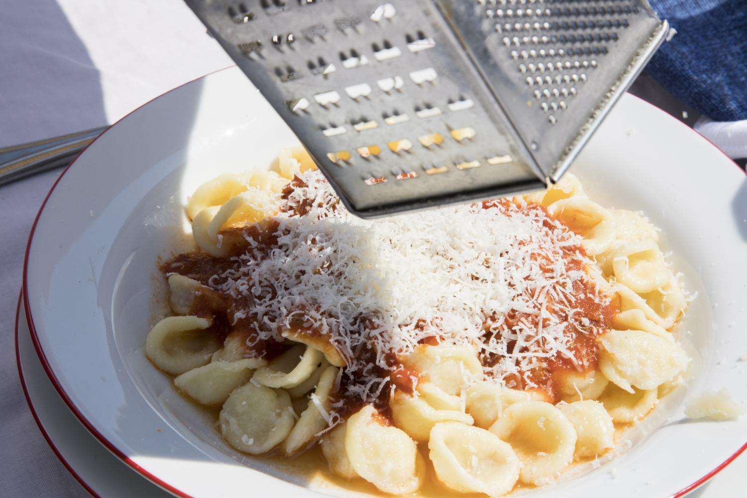 Pasta y tiramisú en grupo pequeño, Matera - Imagen 1