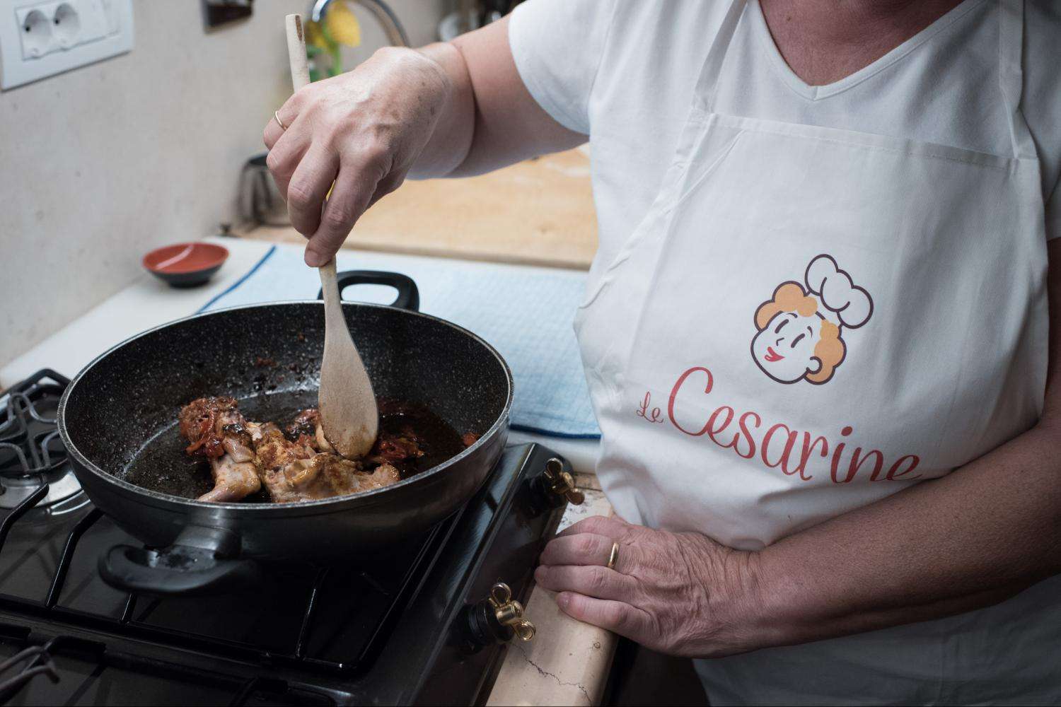 Small-Group Market Tour and Cooking Class - Imagen 1