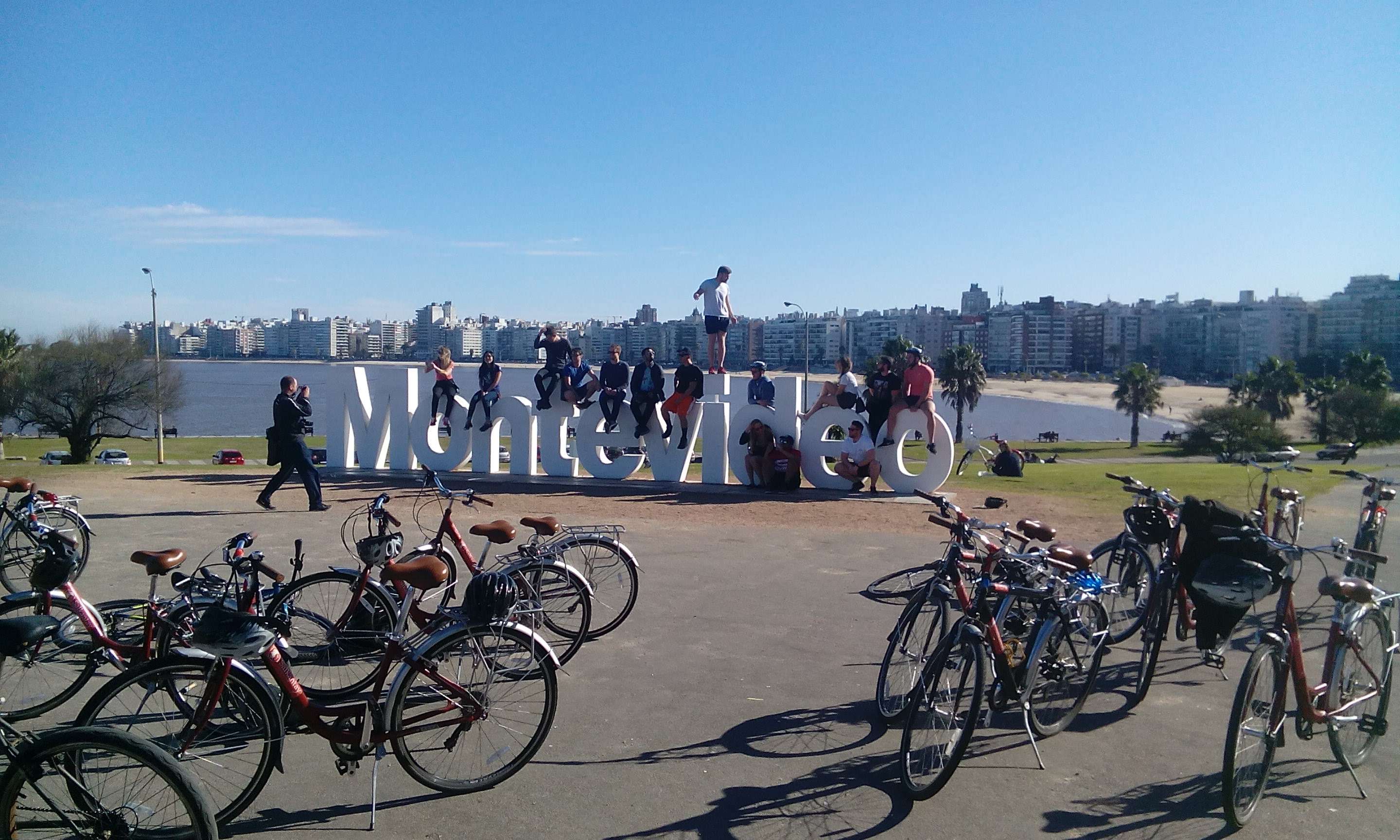 Tour en Bicicleta por Montevideo - Imagen 1