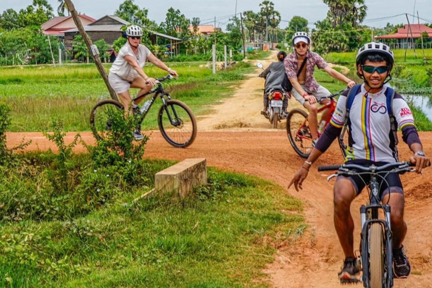 Pedalea por las rutas secundarias de Angkor - Imagen 1