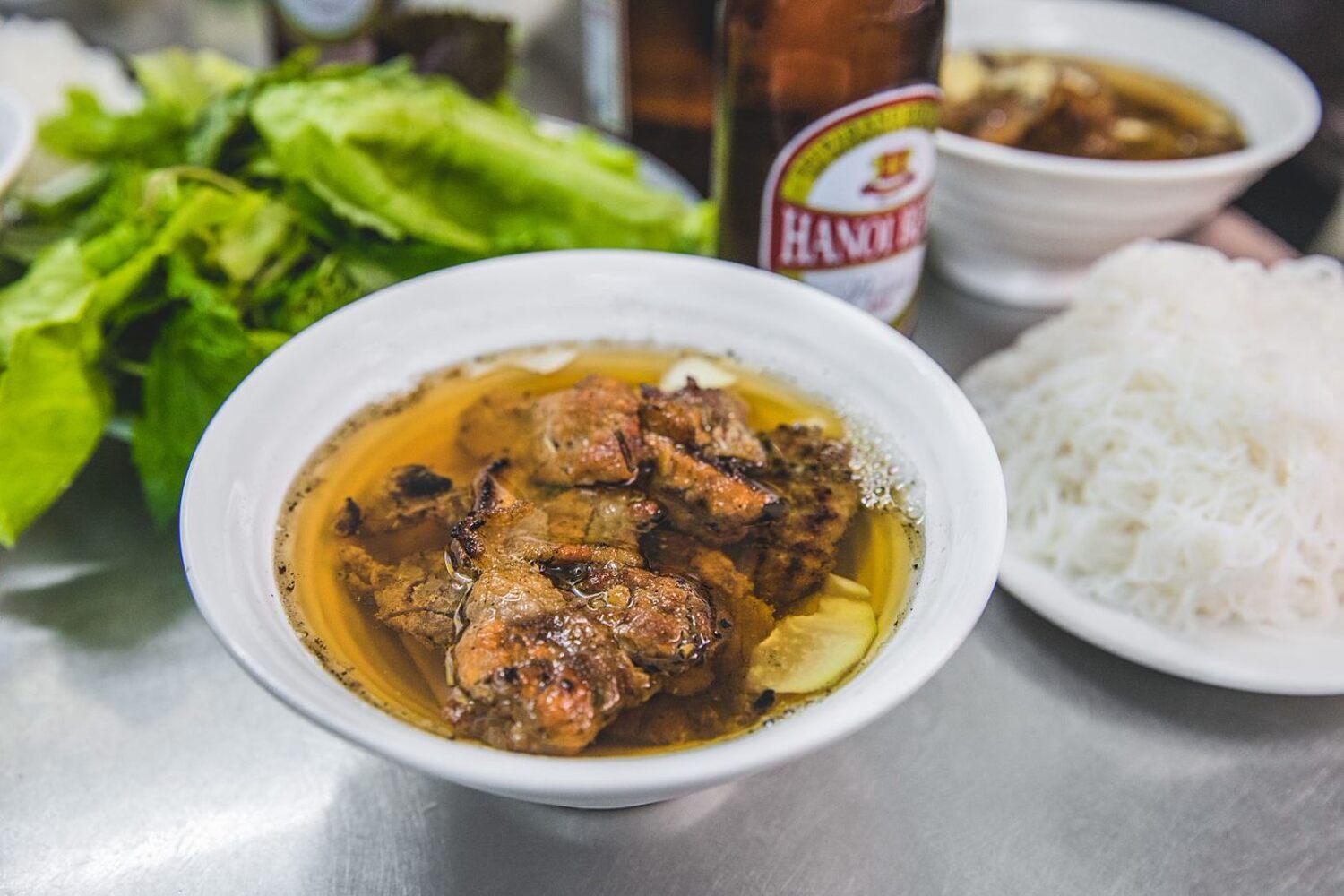 Cena en Bun Cha Huong Lien - Imagen 1