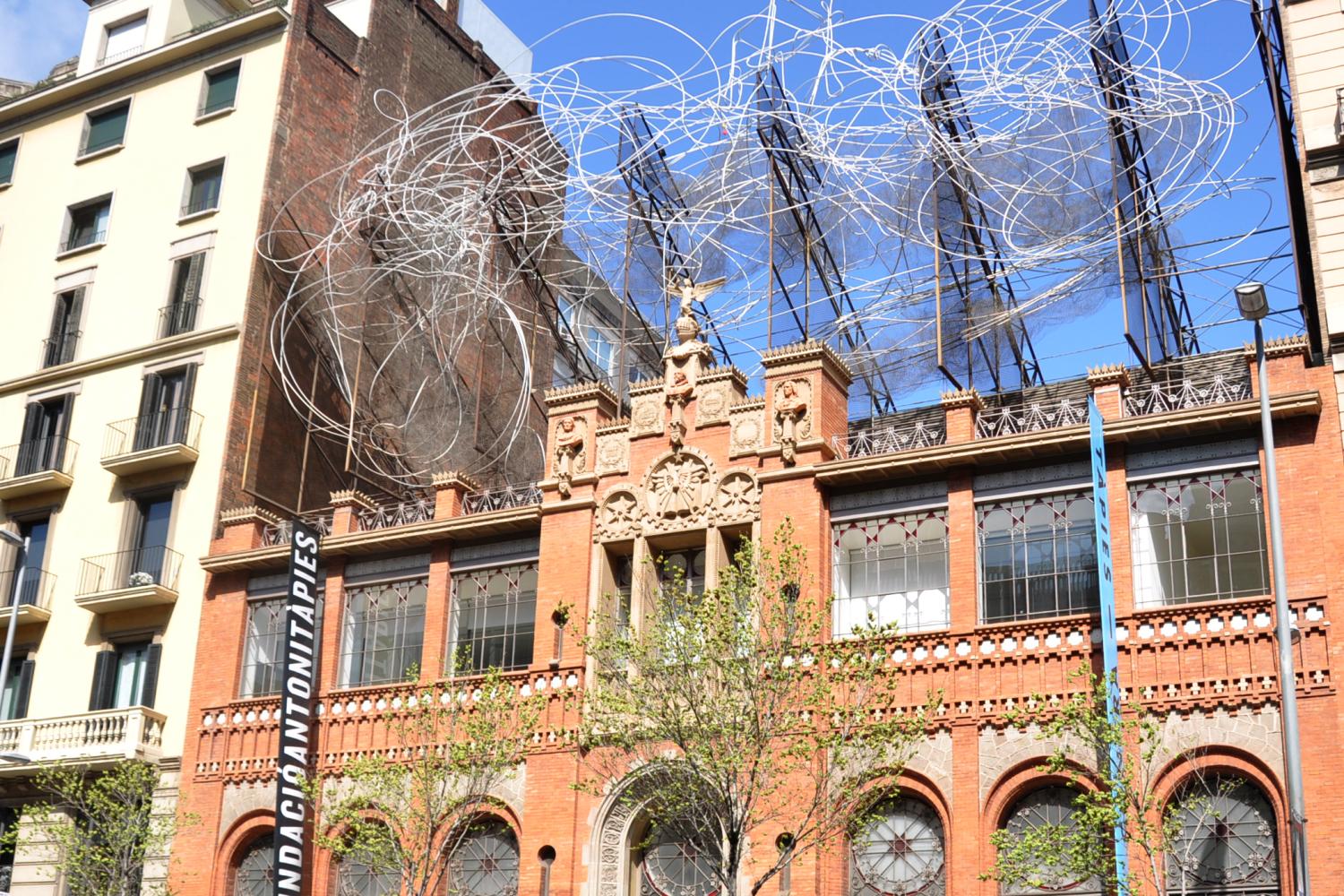 Entrada a la Fundación Antoni Tàpies - Imagen 1