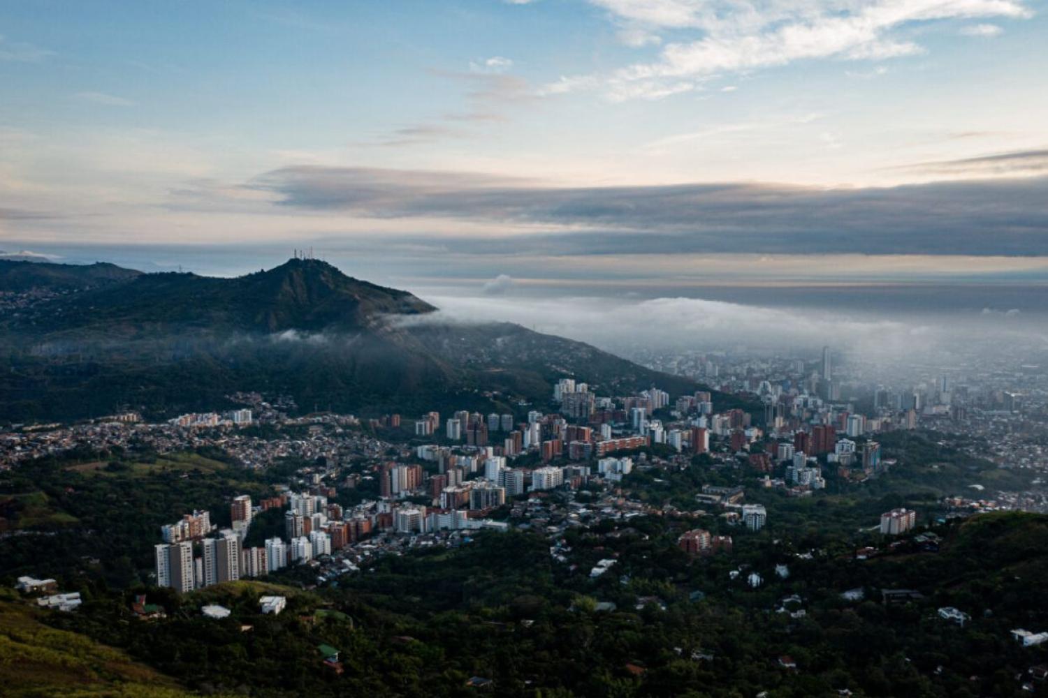 Visita panorámica con cena en Cali - Imagen 1