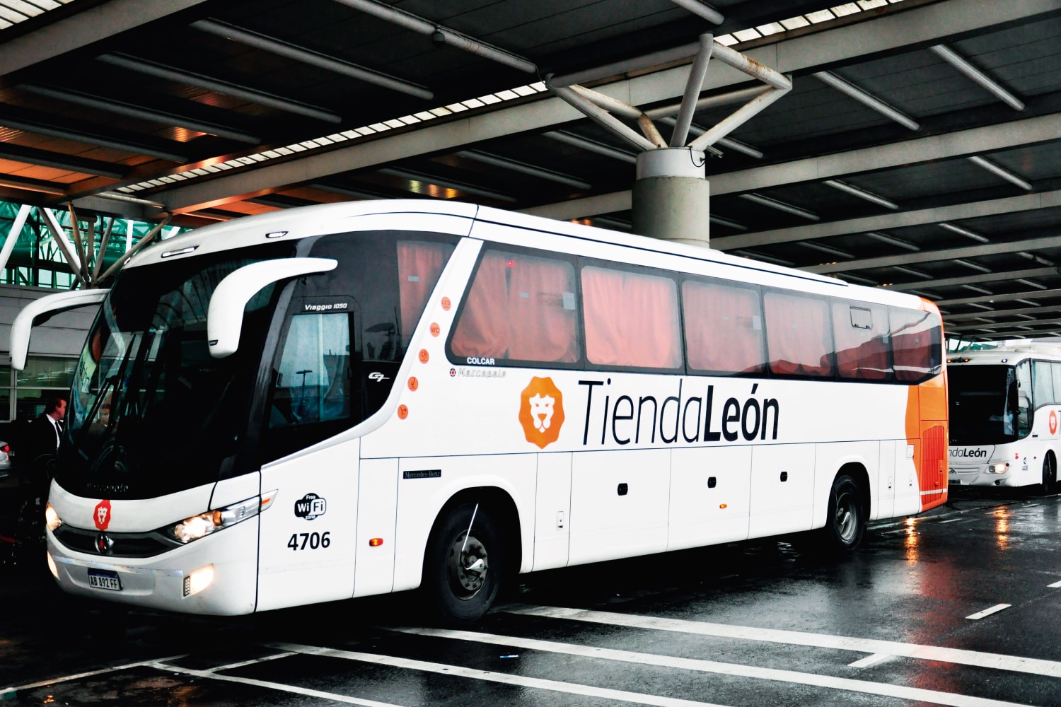 Shared transfer from Buenos Aires (Pellegrini terminal) to Ezeiza Airport - Imagen 1