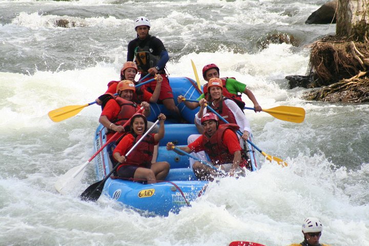 Tirolesa y rafting con almuerzo - Imagen 1