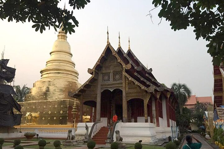 Templos de Chiang Mai en medio día - Imagen 1
