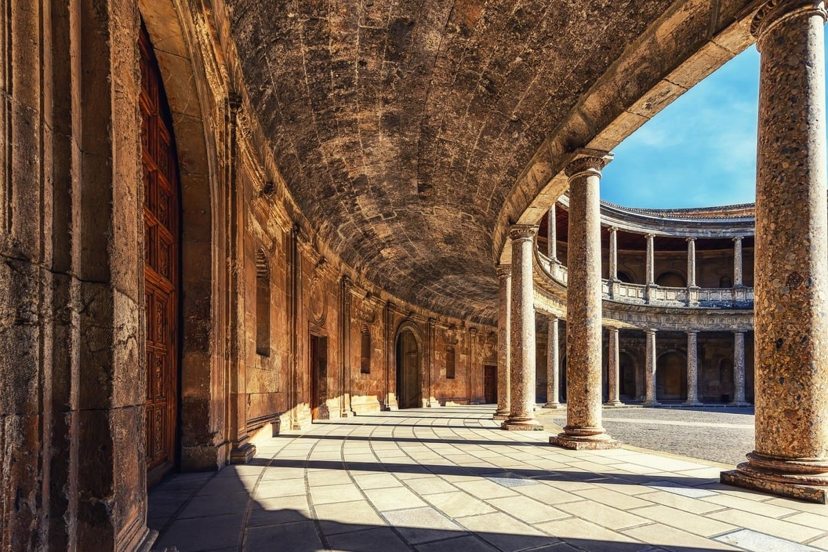 Alhambra: Alcazaba y Generalife con guía - Imagen 1