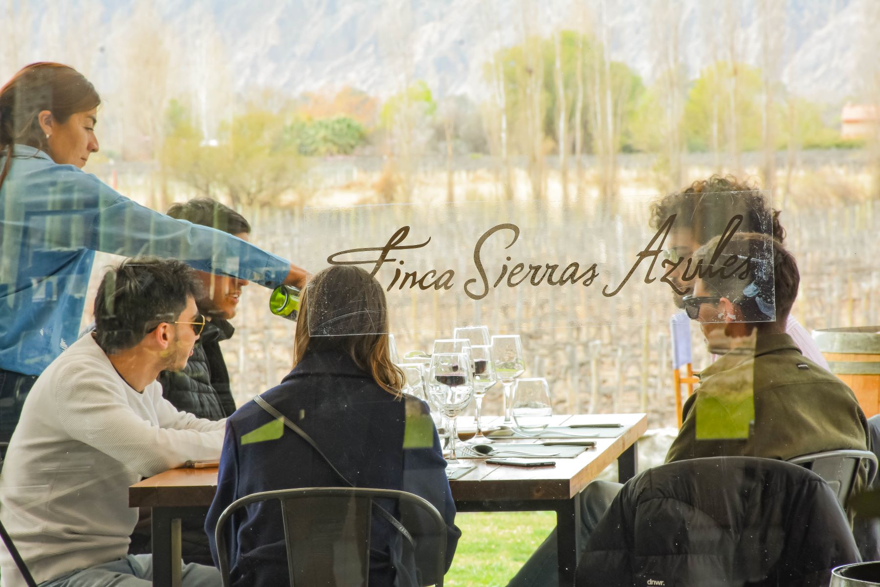 Diques y quebradas con almuerzo en bodega - Imagen 1
