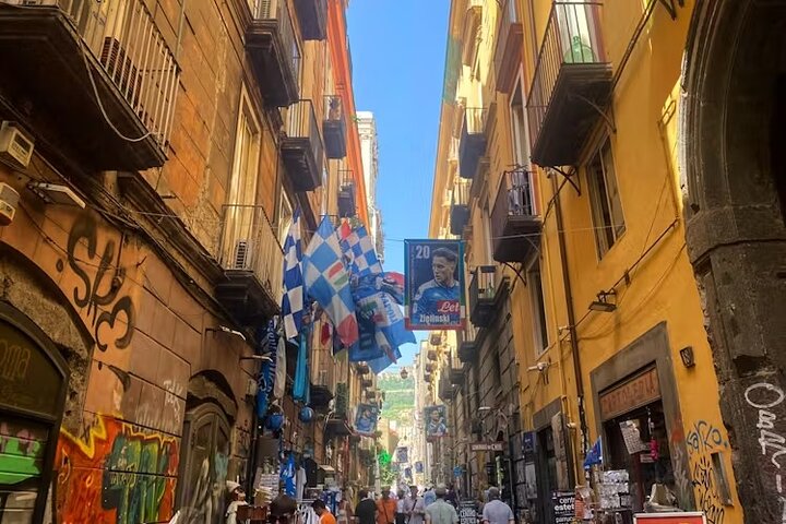 Centro histórico con Nápoles subterránea - Imagen 1