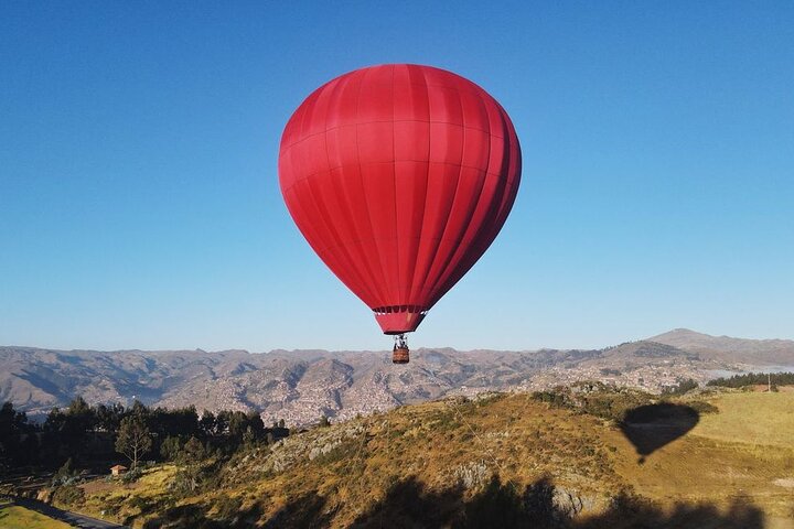 Balloon Flight Over Peru's Landscapes - Imagen 1