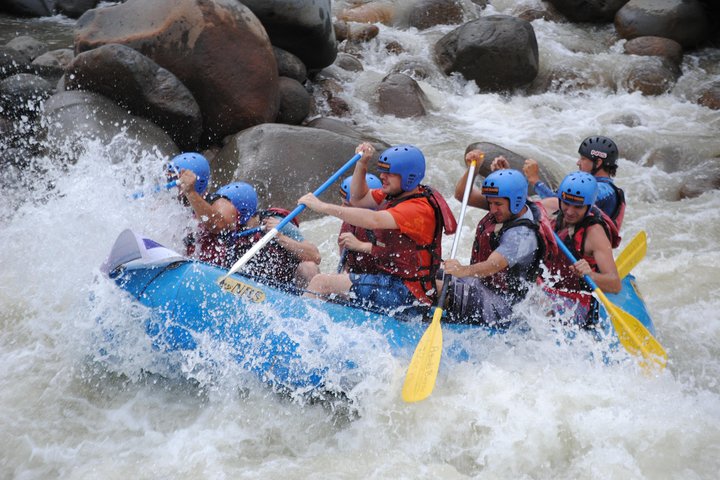 Rafting clase 2-3 desde Sarapiquí - Imagen 1
