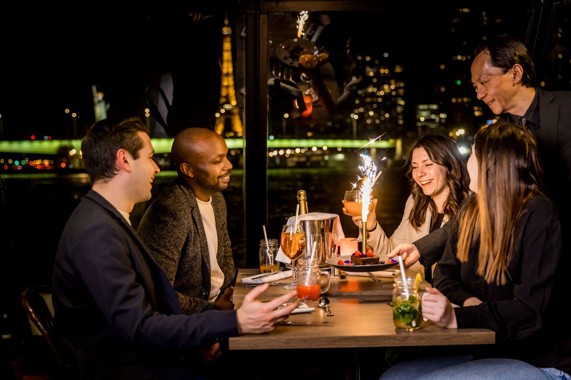 Seine Dinner Cruise 9:15 pm, Special Dates - Imagen 1
