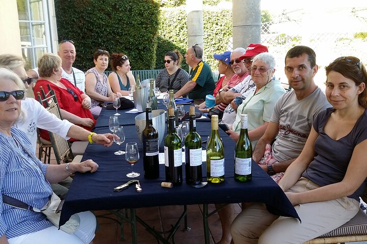 Cata de vinos privada e historia cultural - Imagen 1
