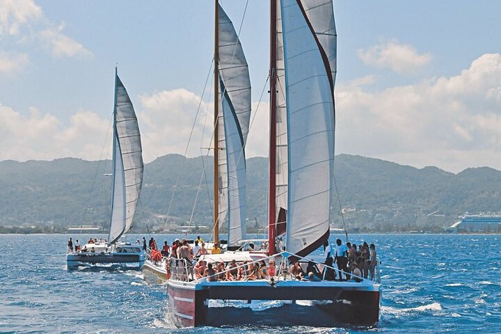 Catamarán con snorkel y barra libre - Imagen 1