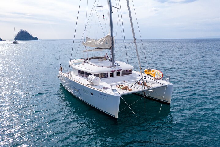 Catamarán, snorkel, kayak y paddleboard - Imagen 1
