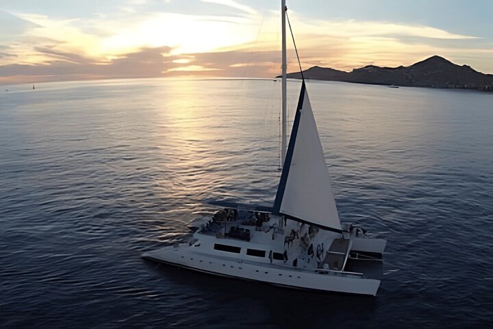 Catamarán al atardecer: Arco y barra libre - Imagen 1