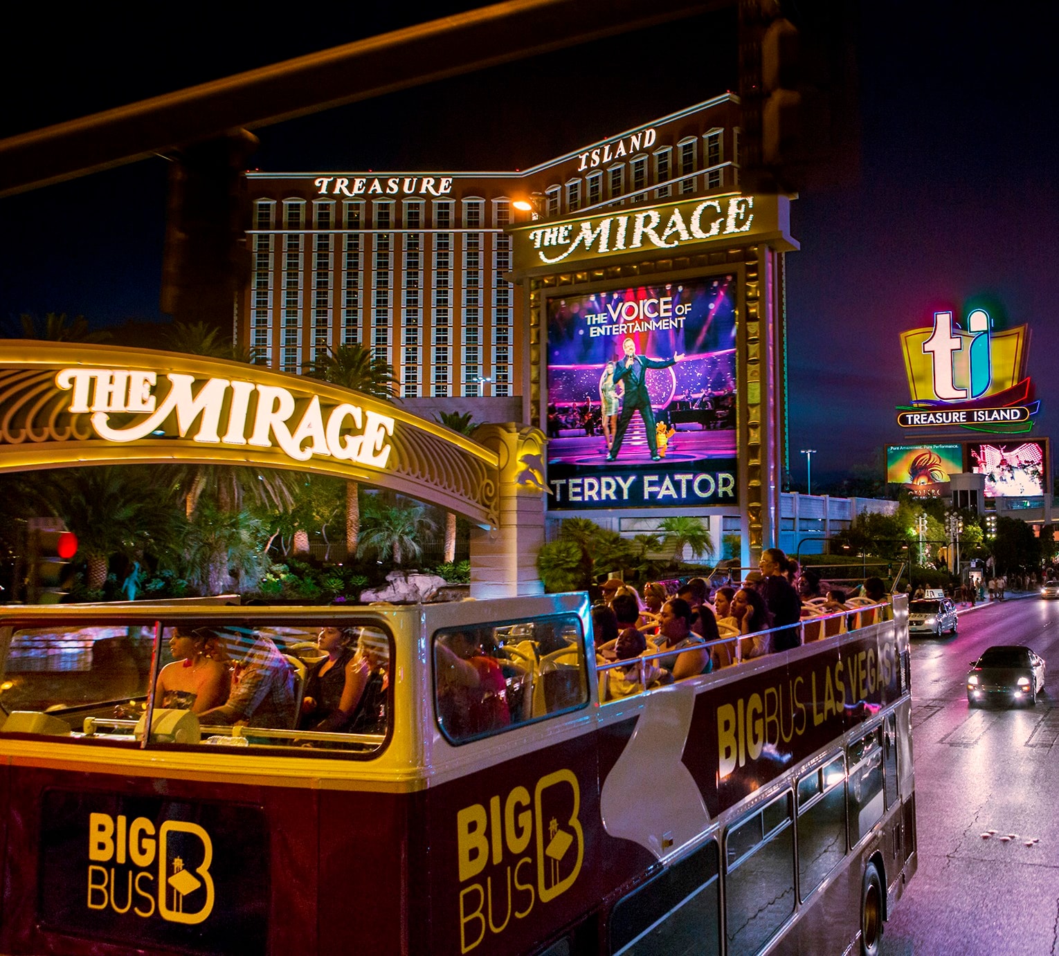 Big Bus Las Vegas nocturno - Imagen 1
