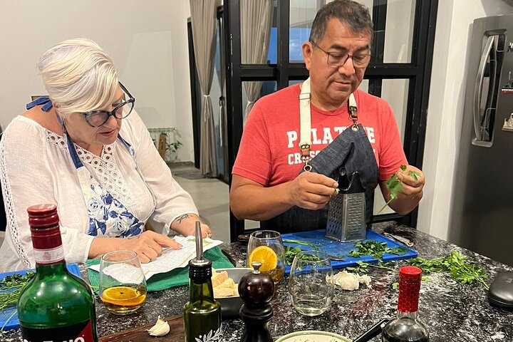 Clase de cocina de moqueca con bebidas - Imagen 1