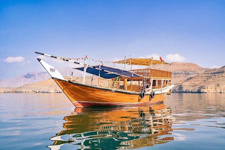 Crucero en dhow: delfines y esnórquel - Imagen 1