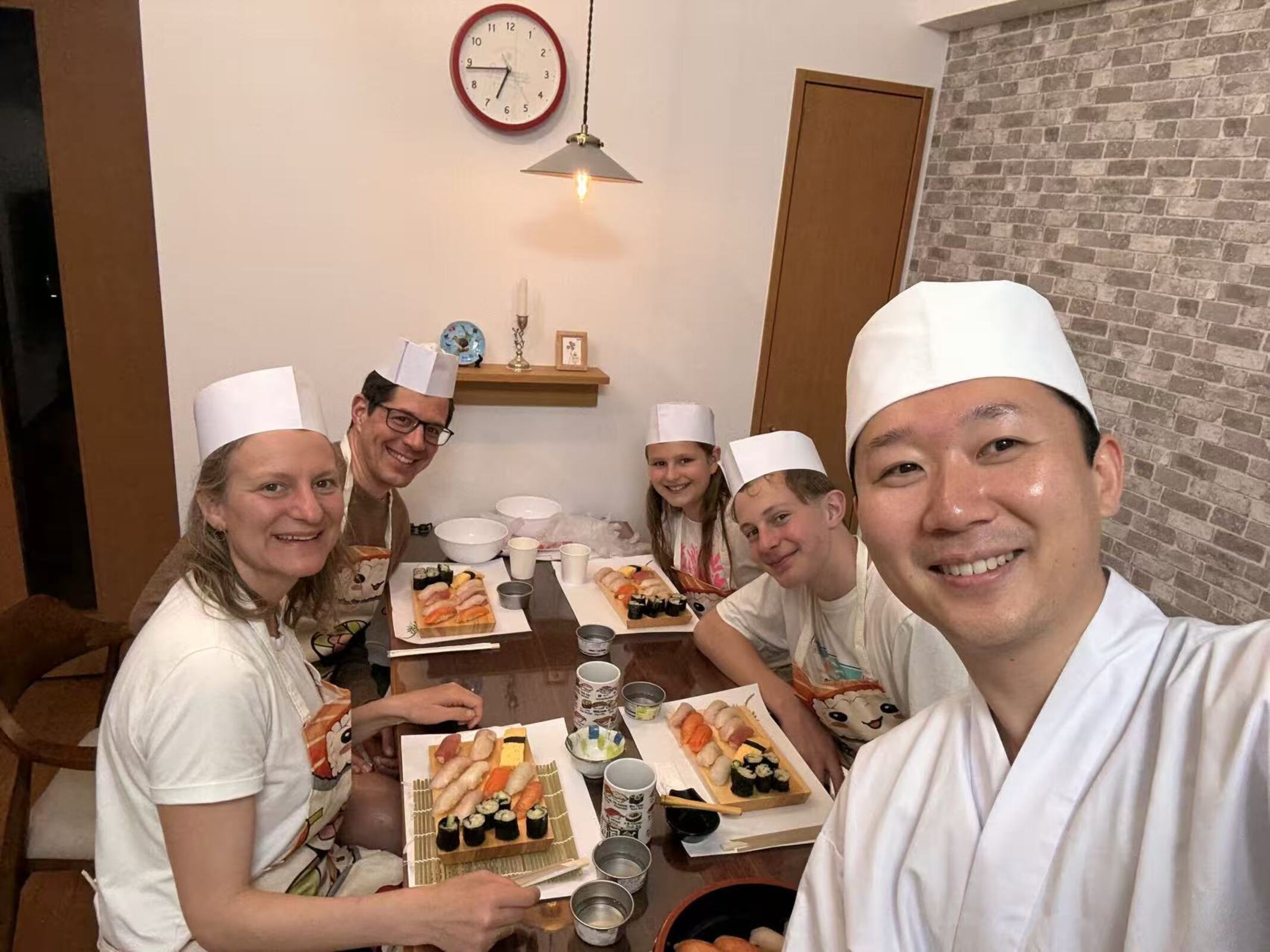 Sushi con un maestro en grupo reducido - Imagen 1