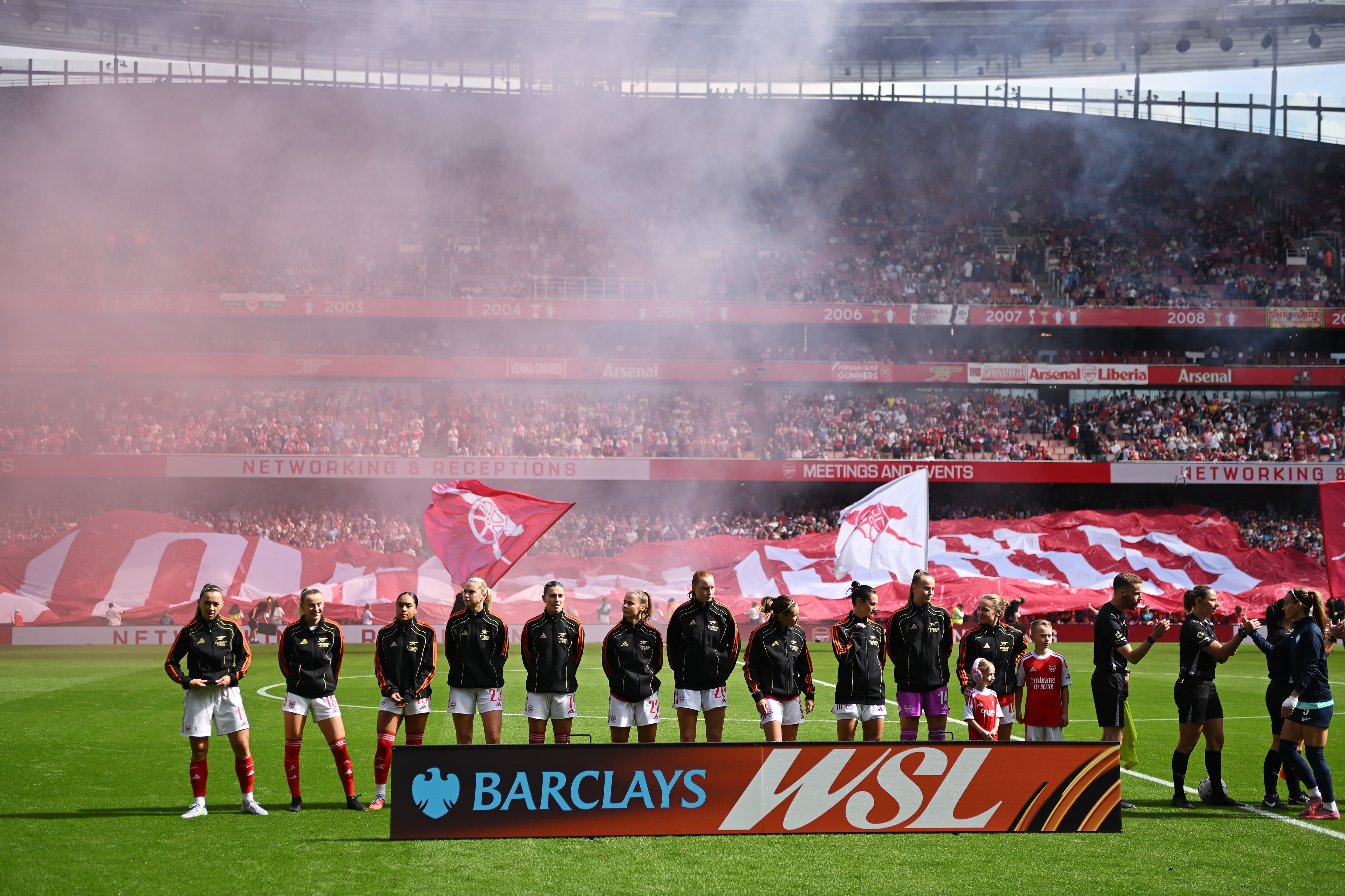 Arsenal Women's Matchday Experience - Imagen 1
