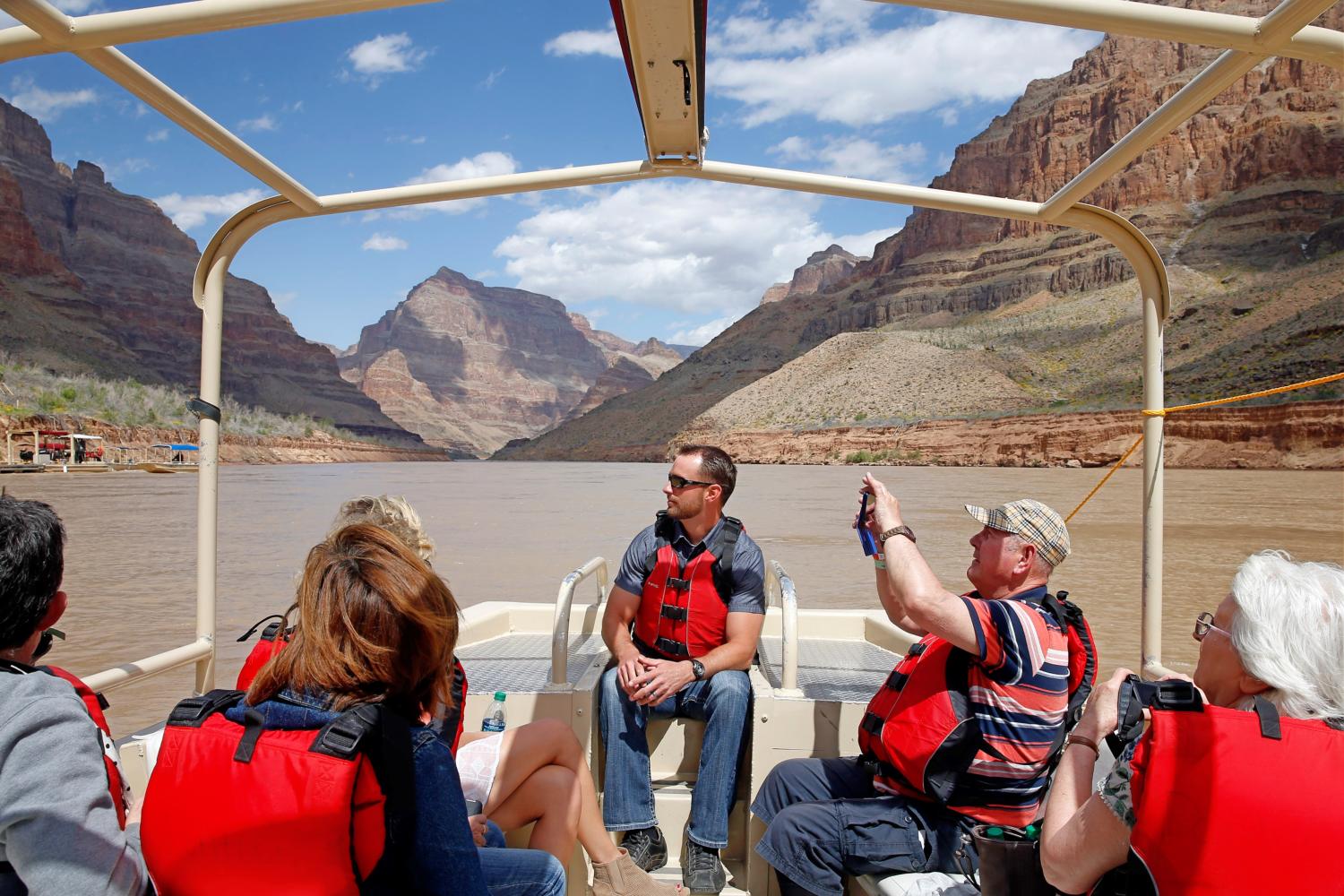Grand Canyon West: Helicopter and Boat - Imagen 1