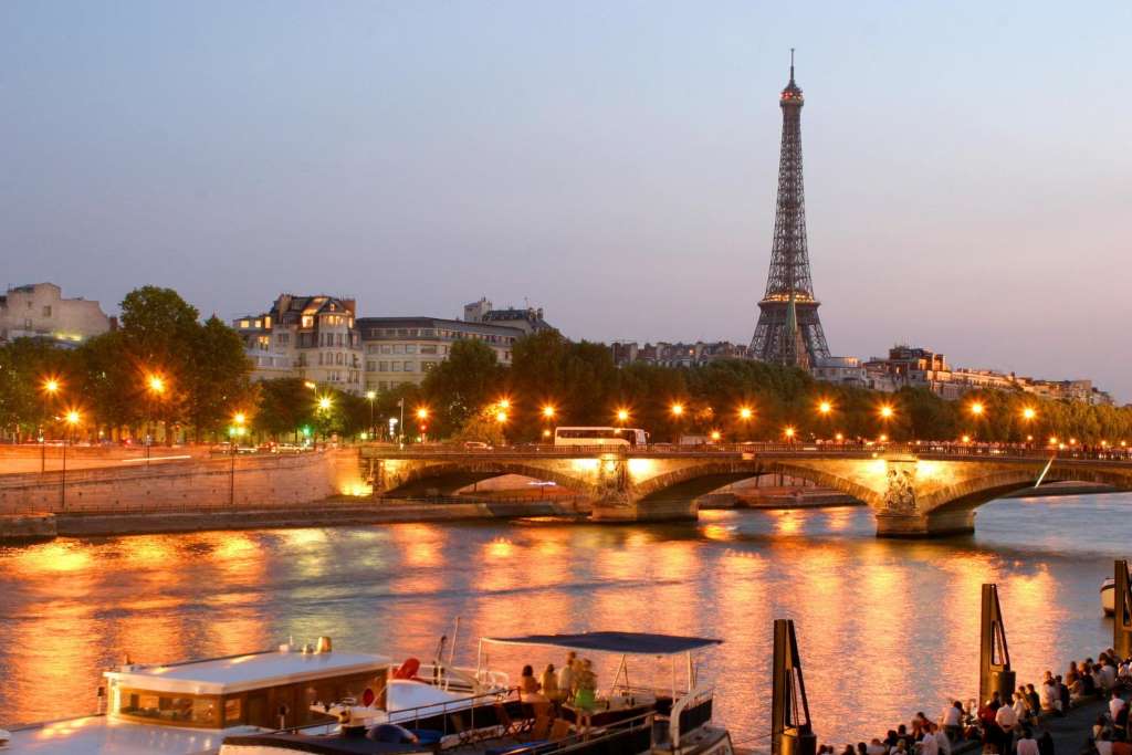 Torre Eiffel, audioguía y crucero en el Sena - Imagen 1
