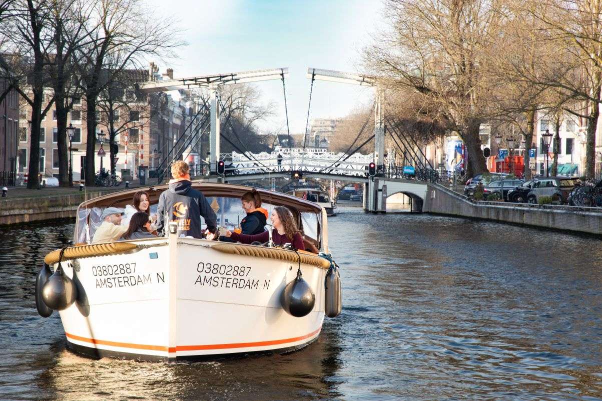 Lovely Cruises: barco abierto - Imagen 1